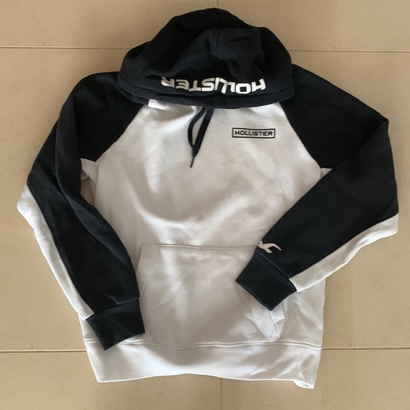 Hollister white with black trim hoodie. Size medium. Excellent condition. - Picture 1 of 6